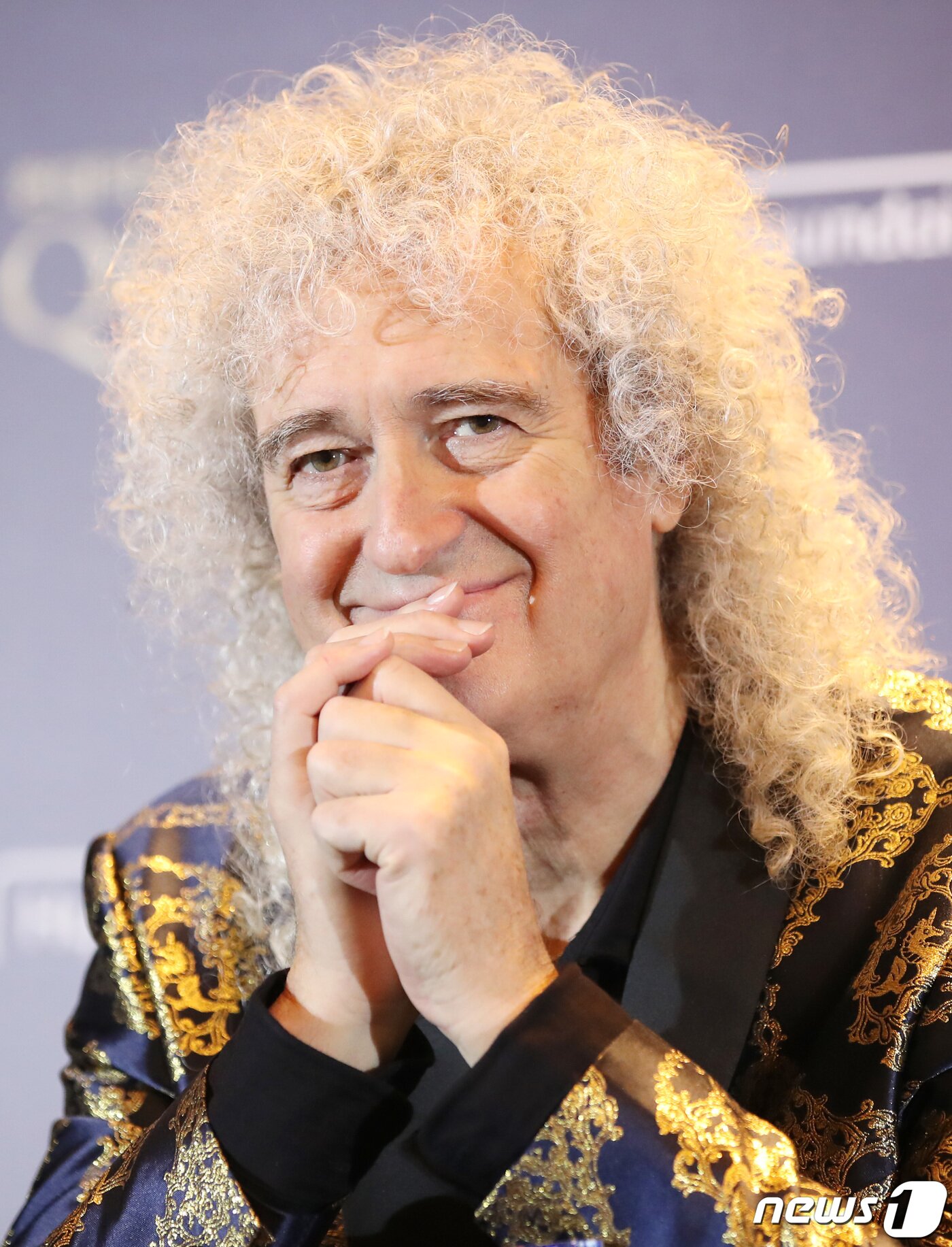 본문 이미지 - 영국의 전설적 밴드 퀸(QUEEN)의 브라이언 메이(Brian May)가 16일 오후 서울 여의도 콘래드호텔에서 열린 내한 기자간담회에 참석해 포즈를 취하고 있다. 2020.1.16/뉴스1 ⓒ News1 권현진 기자