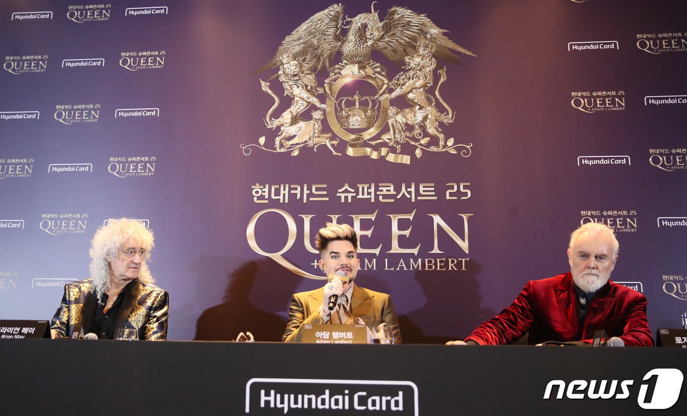 본문 이미지 - 영국의 전설적 밴드 퀸(QUEEN)의 브라이언 메이(Brian May), 아담 램버트(Adam Lambert), 로저 테일러(Roger Meddows Taylor)가 16일 오후 서울 여의도 콘래드호텔에서 열린 내한 기자간담회에 참석해 인사말을 하고 있다. 2020.1.16/뉴스1 ⓒ News1 권현진 기자