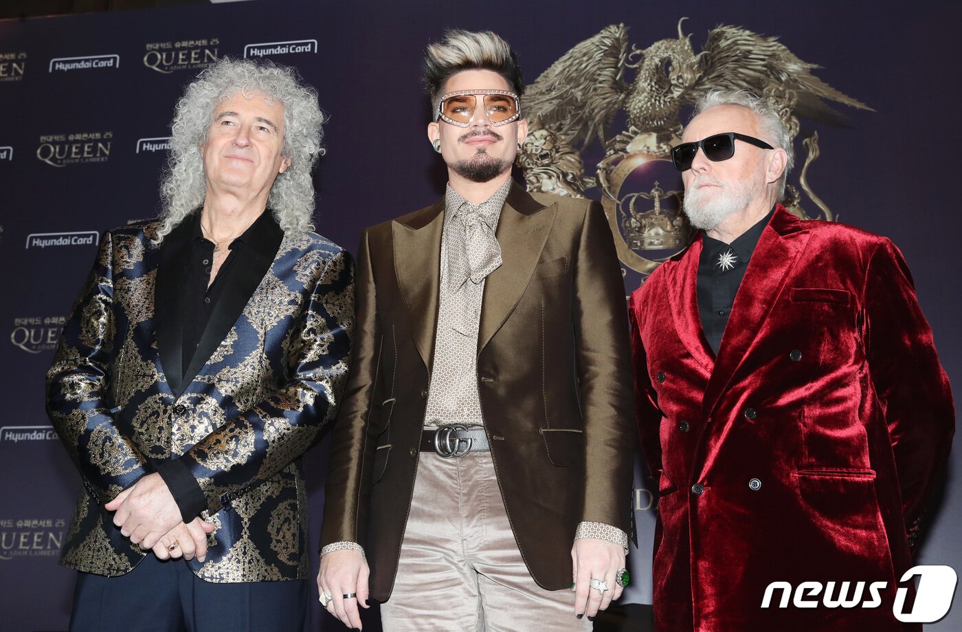본문 이미지 - 영국의 전설적 밴드 퀸(QUEEN)의 브라이언 메이(Brian May), 아담 램버트(Adam Lambert), 로저 테일러(Roger Meddows Taylor)가 16일 오후 서울 여의도 콘래드호텔에서 열린 내한 기자간담회에 참석해 포즈를 취하고 있다. 2020.1.16/뉴스1 ⓒ News1 권현진 기자