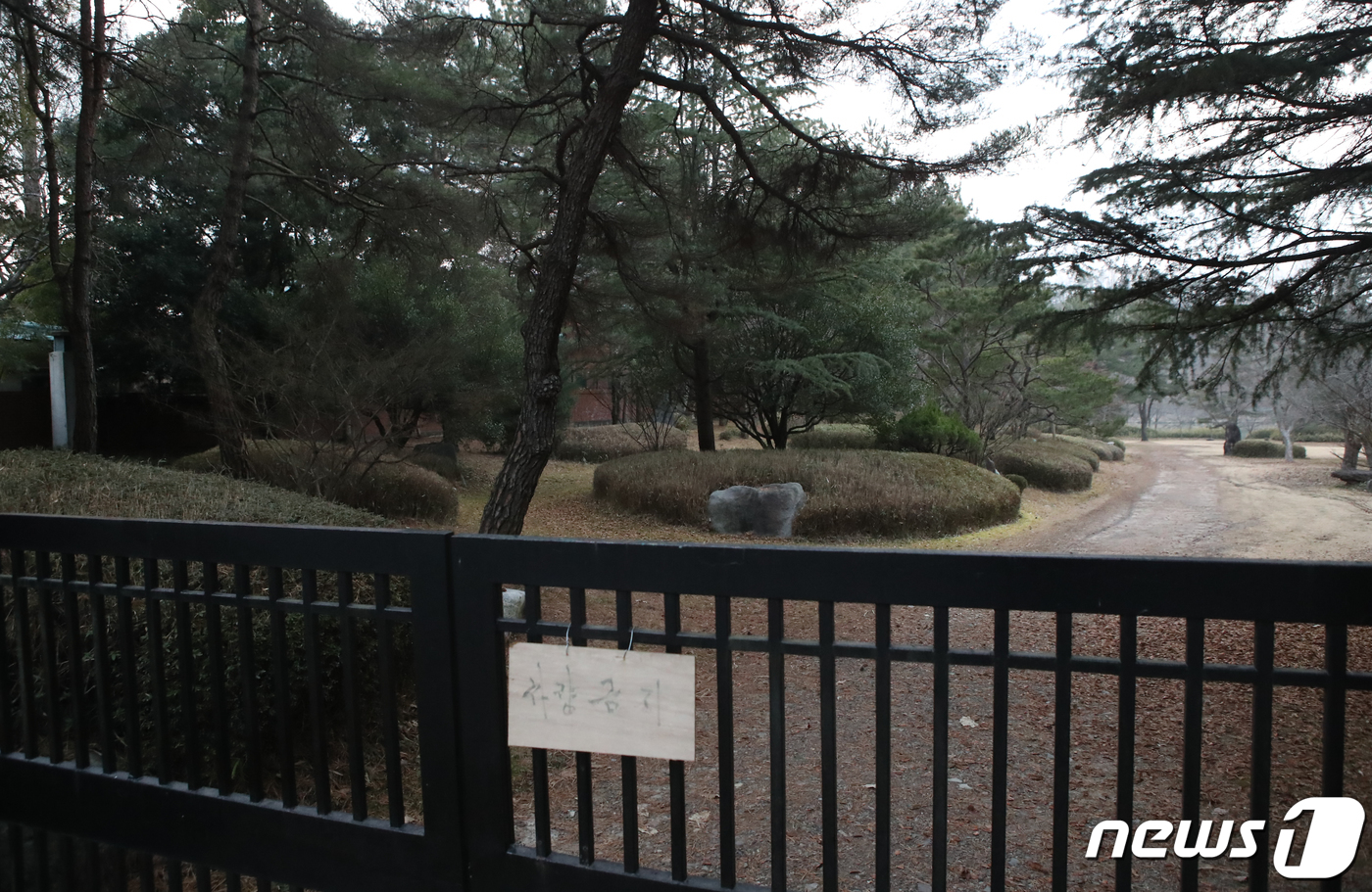 (울산=뉴스1) 윤일지 기자 = 신격호 롯데그룹 명예회장이 19일 향년 99세로 별세했다. 신 명예회장은 1949년 일본에서 제과업체인 롯데를 설립한 롯데그룹 창업주다. 이후 유통 …