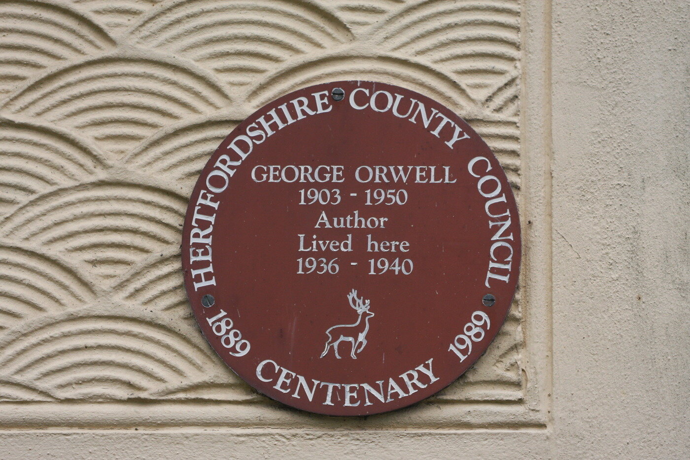 본문 이미지 - 키츠레인 2번지 집에 붙어 있는 플라크. 조성관 작가 제공