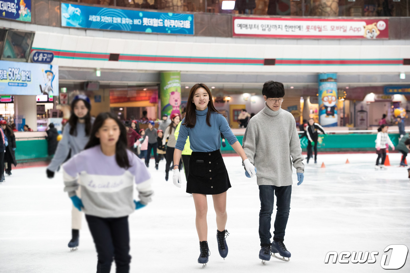 롯데월드 아이스링크서 겨울 낭만 즐겨요! - 뉴스1
