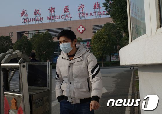 중국 후베이(湖北)성 우한시에서 폐렴으로 인한 세 번째 사망자가 발생했다. © AFP=뉴스1
