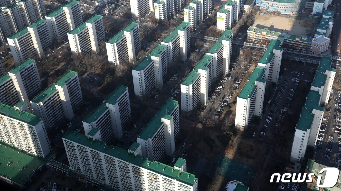 본문 이미지 - 판상형 아파트 단지. 사진은 서울 영등포구 여의도 일대. ⓒ News1 이동해 기자