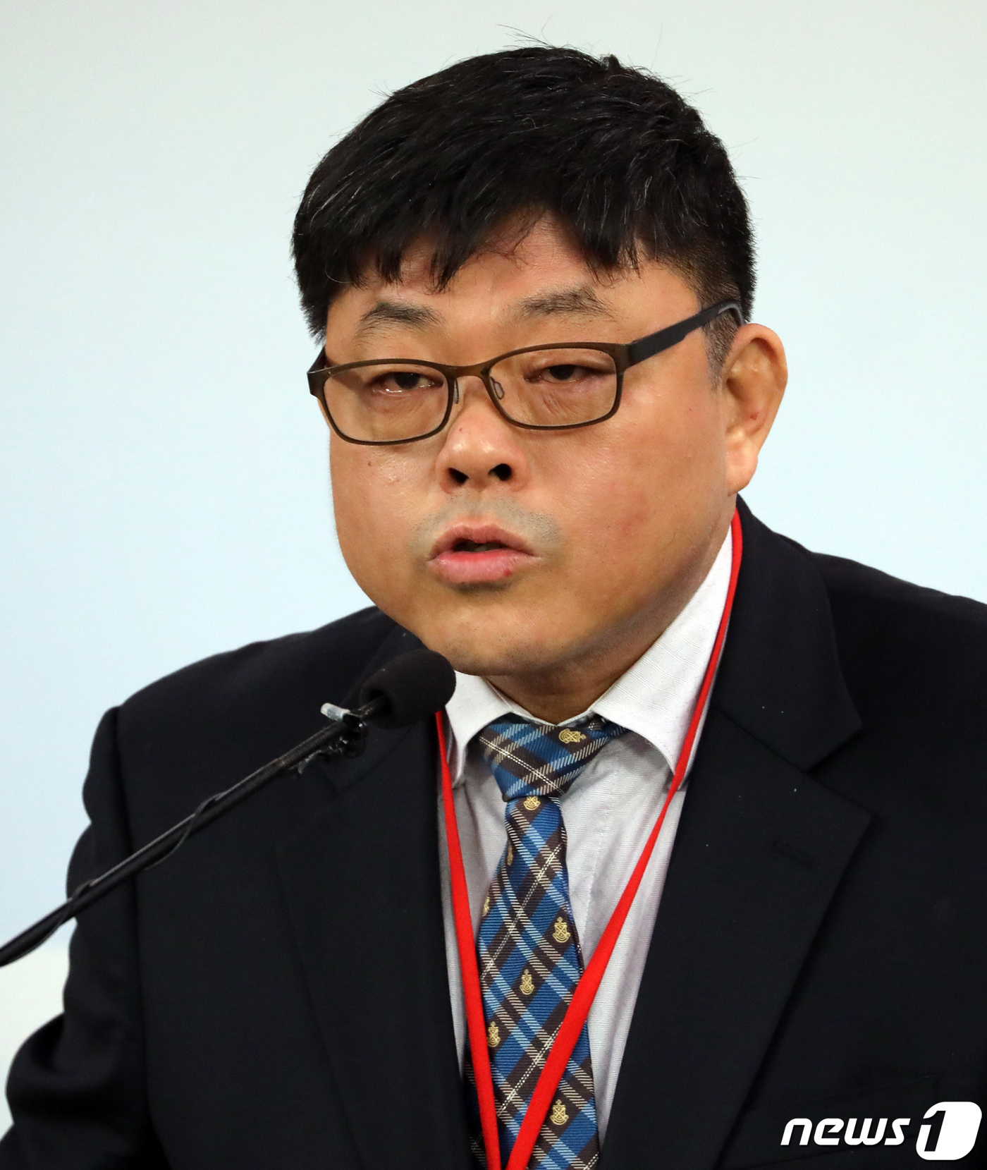 (세종=뉴스1) 장수영 기자 = 국승용 한국농촌경제연구원 농업관측본부장이 21일 정부세종청사 농림축산식품부 기자실에서 '농업전망 2020' 주요 전망 내용을 설명하고 있다.연구원은 …