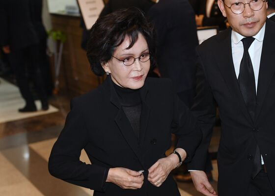 이명희, ㈜신세계 지분 10.21% 전량 딸 정유경에 증여