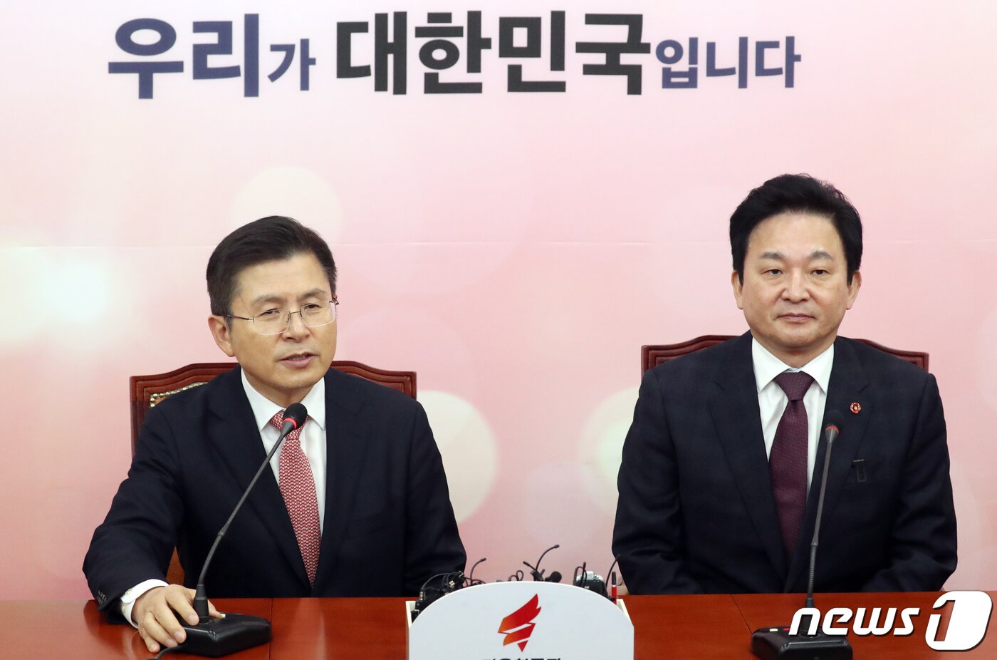 본문 이미지 - 황교안 자유한국당 대표와 원희룡 제주지사. 2020.1.22/뉴스1 ⓒ News1 김명섭 기자