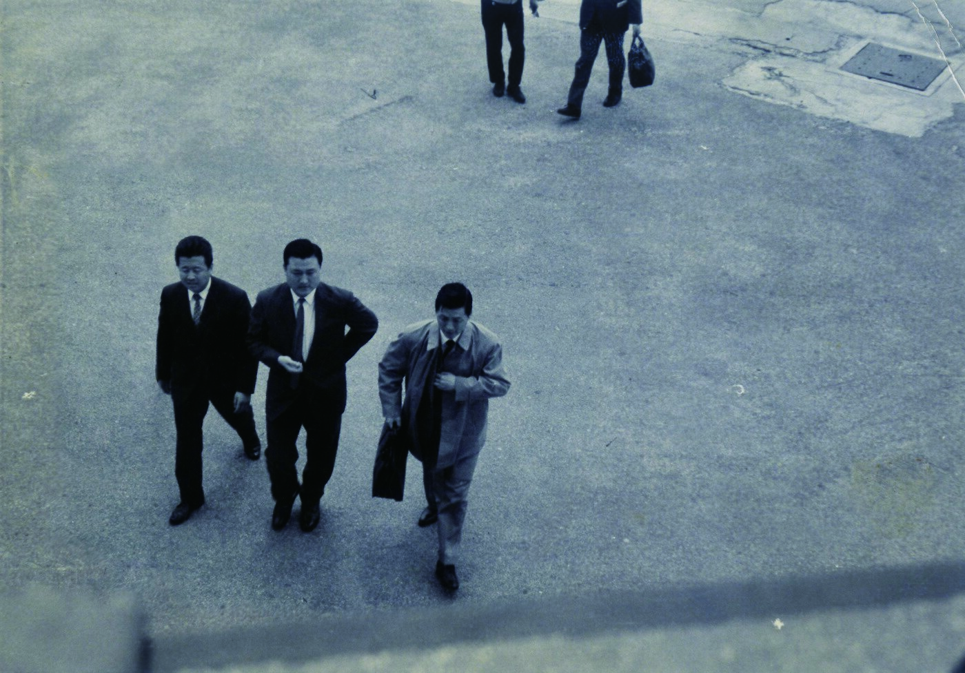 본문 이미지 - 고 신격호 롯데 명예회장이 1965년 한국에 입국한 모습 ⓒ 뉴스1