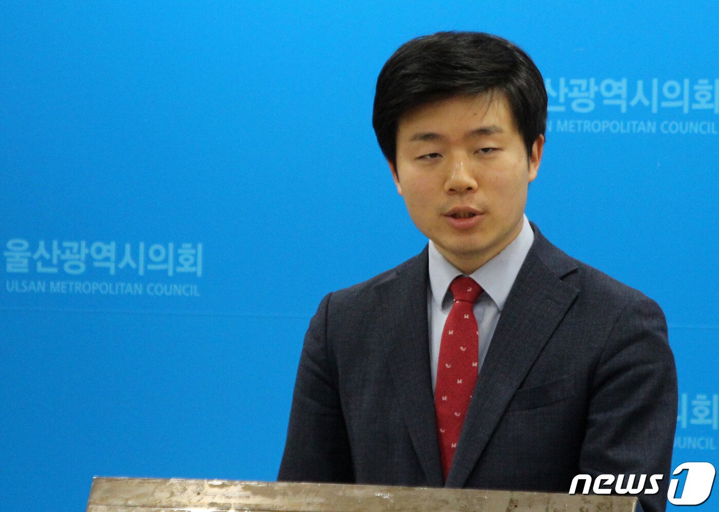 본문 이미지 - 자유한국당 장능인 전 대변인이 23일 오전 울산시의회 프레스센터에서 기자회견을 하고 있다. 2020.1.23/뉴스1 ⓒ News1 조민주 기자