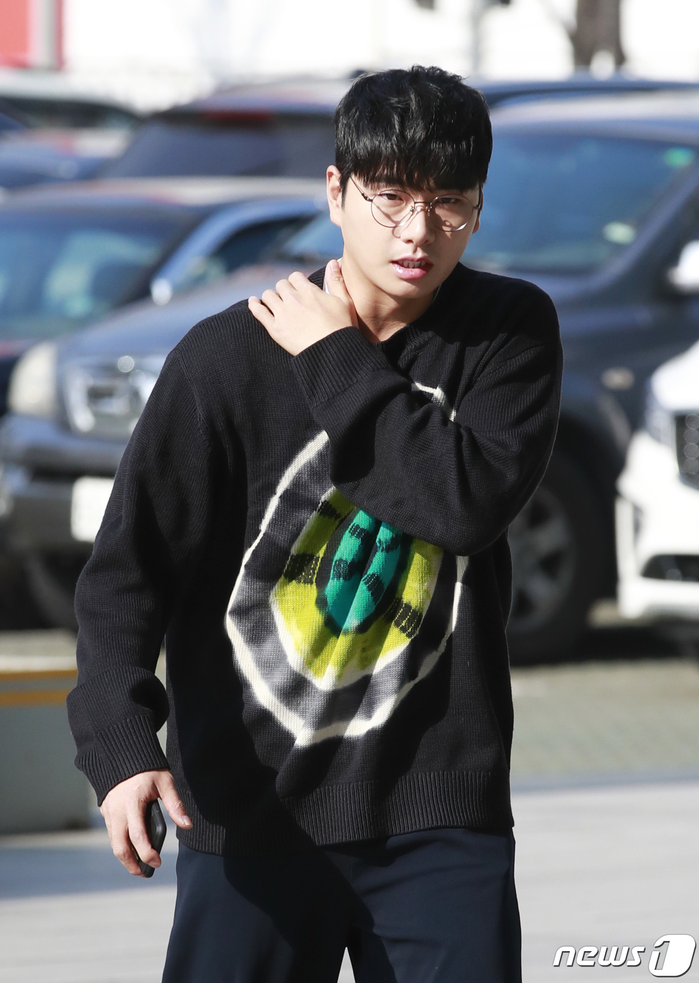 (서울=뉴스1) 권현진 기자 = 배우 이이경이 23일 서울 양천구 목동 SBS에서 열린 SBS 라디오 파워FM '두시탈출 컬투쇼' 방송을 위해 출근하고 있다. 2020.2.23/뉴 …