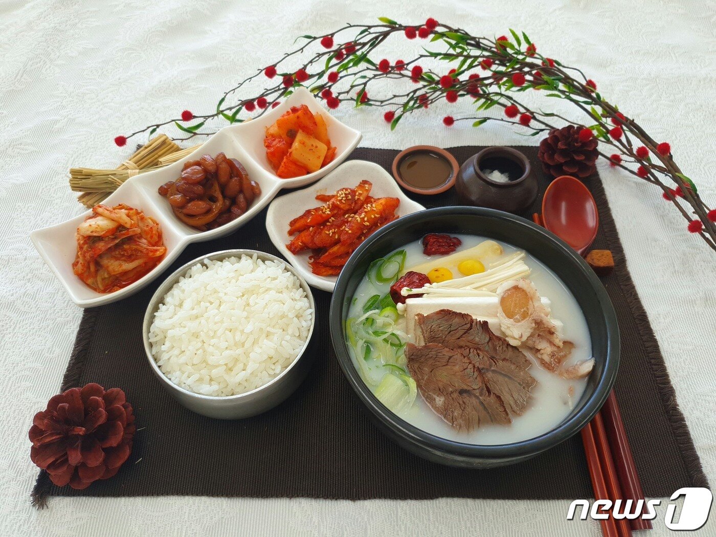 본문 이미지 - 횡성휴게소(인천 방향) '횡성더덕설렁탕'. ⓒ 뉴스1