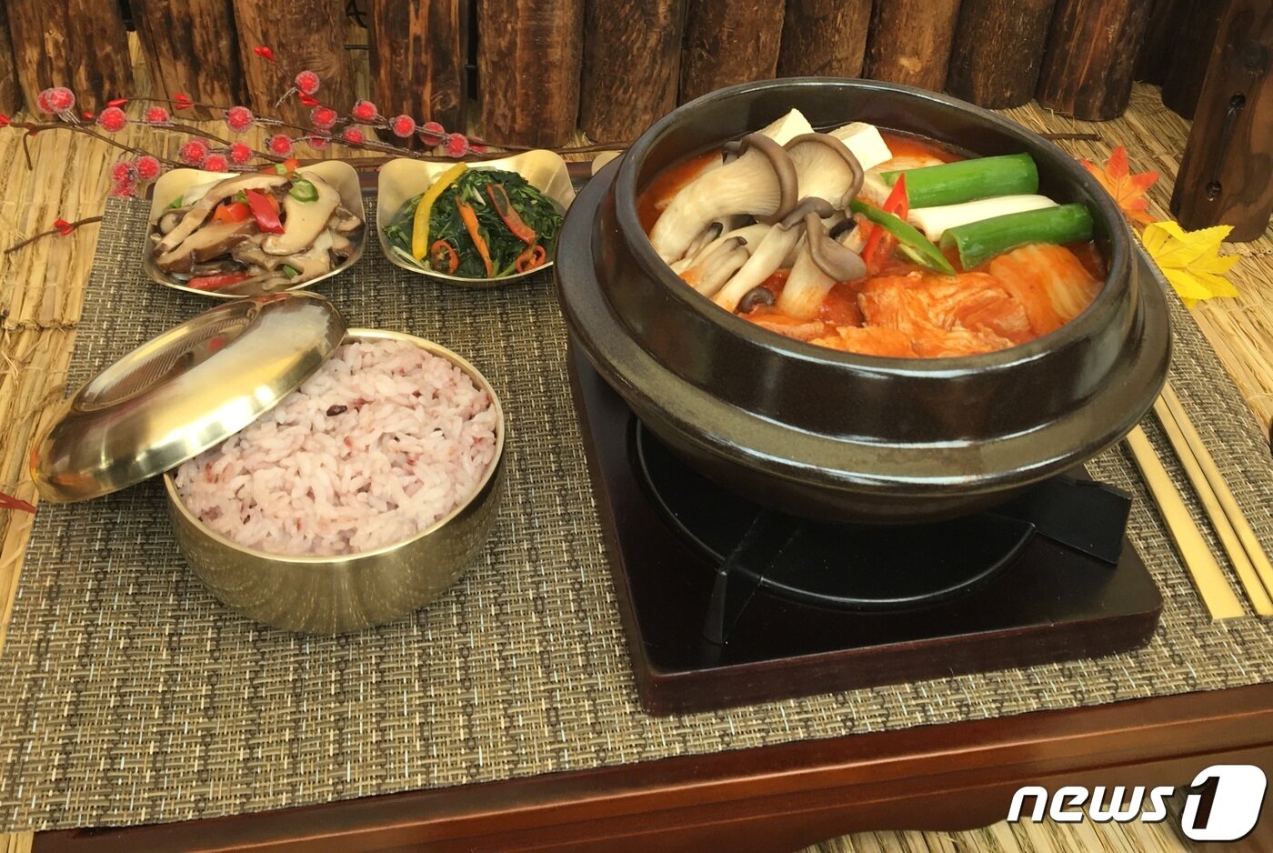본문 이미지 - 만남의광장 휴게소 '명인오모가리 김치찌개'. ⓒ 뉴스1