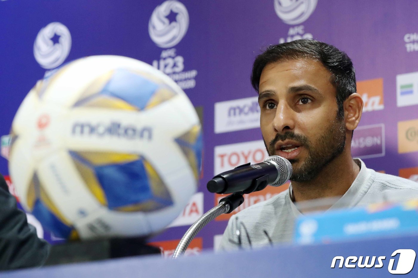 (방콕(태국)=뉴스1) 민경석 기자 = 사드 알리 알 셰흐리(SAAD ALI AL SHEHRI) 사우디 아라비아 U-23 축구대표팀 감독이 25일 오후(현지시간) 태국 방콕 라자망 …