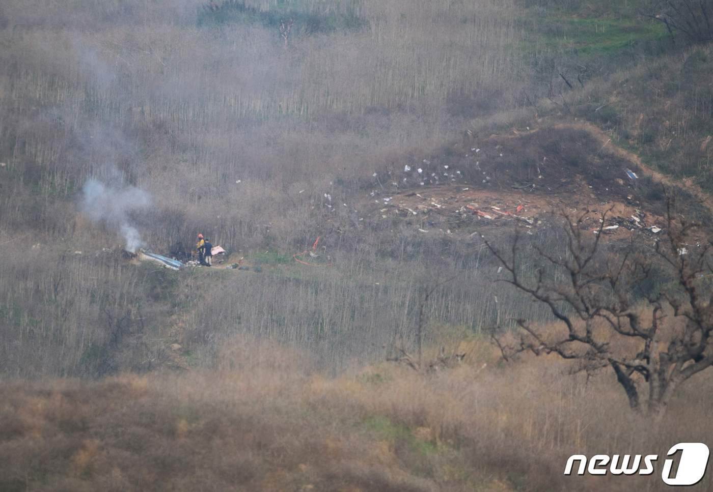 본문 이미지 - 헬기 추락사고 현장. ⓒ AFP=뉴스1
