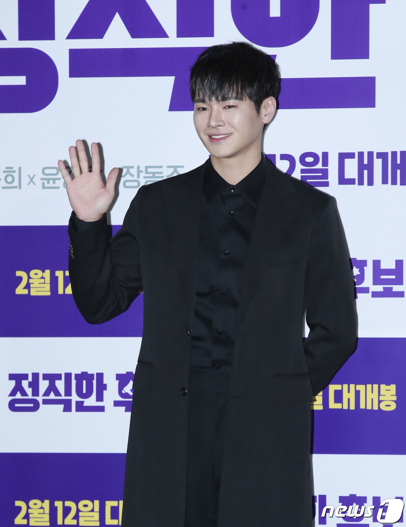 본문 이미지 - 배우 장동주가 28일 오후 서울 용산CGV에서 열린 영화 ‘정직한 후보’ 언론 시사회에 참석해 포즈를 취하고 있다. '정직한 후보'는 거짓말이 제일 쉬운 3선 국회의원 주상숙(라미란 분)이 선거를 앞둔 어느 날 하루아침에 거짓말을 못 하게 되면서 벌어지는 좌충우돌 코미디를 그린 작품이다. 2020.1.28/뉴스1 ⓒ News1 권현진 기자