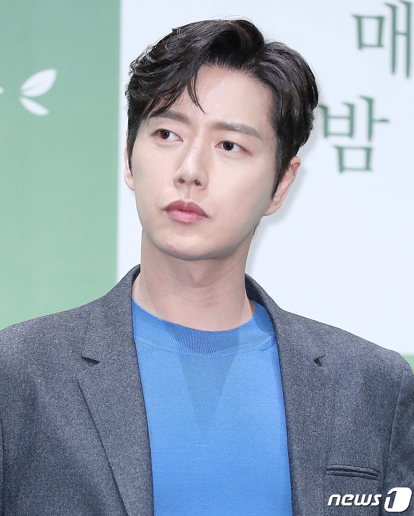 본문 이미지 - 배우 박해진이 29일 오후 서울 구로구 라마다 서울 신도림에서 열린 KBS 2TV 새 수목드라마 ‘포레스트’ 제작발표회에 참석해 포즈를 취하고 있다. ‘포레스트’는 심장 빼곤 다 가진 남자와 심장 빼곤 다 잃은 여자가 신비로운 숲에서 만나 자신과 숲의 비밀을 파헤쳐 가는 ‘강제 산골 동거 로맨스’ 드라마다. 2020.1.29/뉴스1 ⓒ News1 김진환 기자