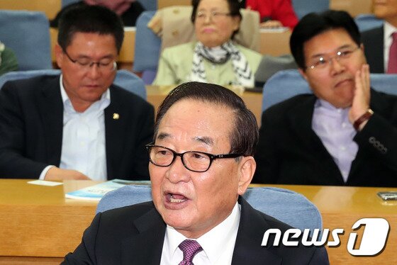 본문 이미지 - 제21대 총선에서 승리할 경우 현역 최다선을 달성하게 되는 무소속 서청원 의원/ⓒ 뉴스1