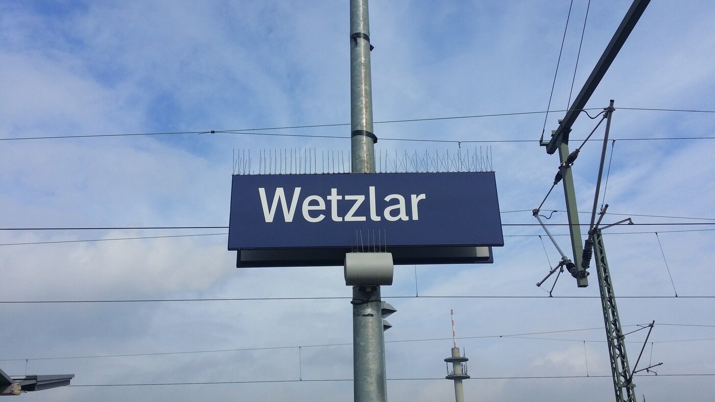 본문 이미지 - 베츨라역의 베츨라 이정표. 조성관 작가 