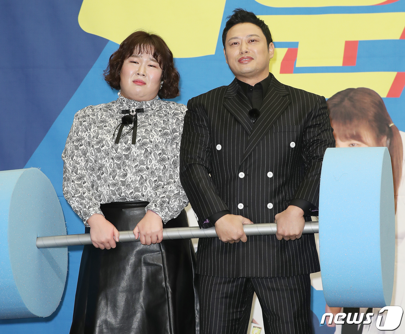 (서울=뉴스1) 김진환 기자 = 개그맨 김민경과 트레이너 양치승(오른쪽)이 30일 오전 서울 마포구 상암동 스탠포드호텔 서울에서 열린 코미디TV ‘맛있는 녀석들’ 5주년 기자간담회 …