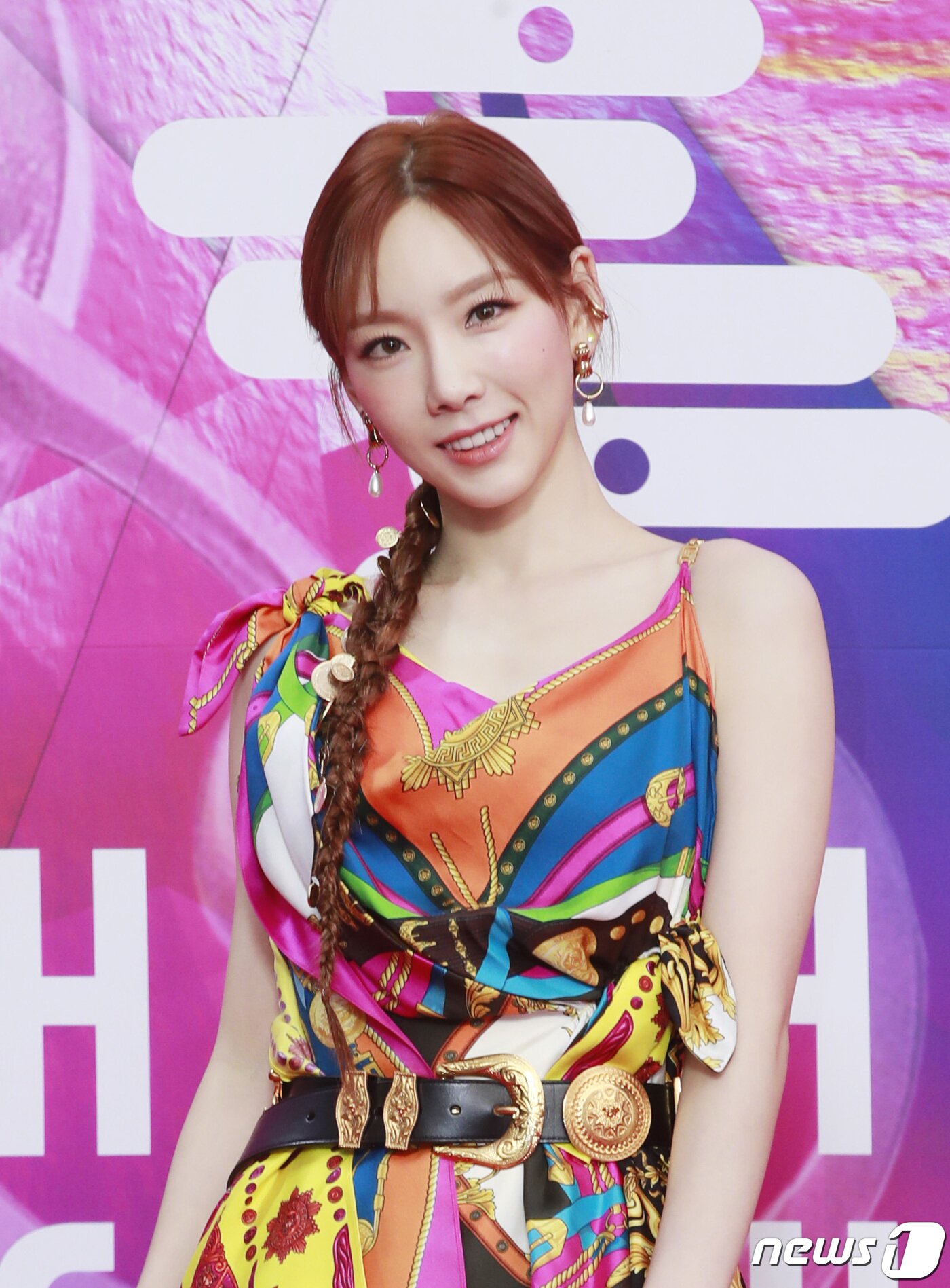 본문 이미지 - 가수 태연이 30일 오후 서울 고척스카이돔에서 열린 ‘2020 하이원 서울가요대상’ 레드카펫 행사에 참석해 포즈를 취하고 있다. 2020.1.30./뉴스1 ⓒ News1 권현진 기자