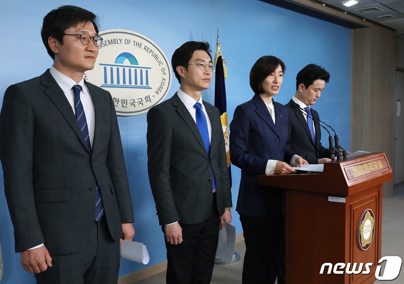 본문 이미지 - 더불어민주당 30대 청년 예비후보인 장철민(왼쪽부터), 장경태, 김빈, 여선웅이 31일 오후 서울 여의도 국회 정론관에서 합동 기자회견을 갖고 21대 총선 포부를 밝히고 있다. 2020.1.31/뉴스1 ⓒ News1 박세연 기자