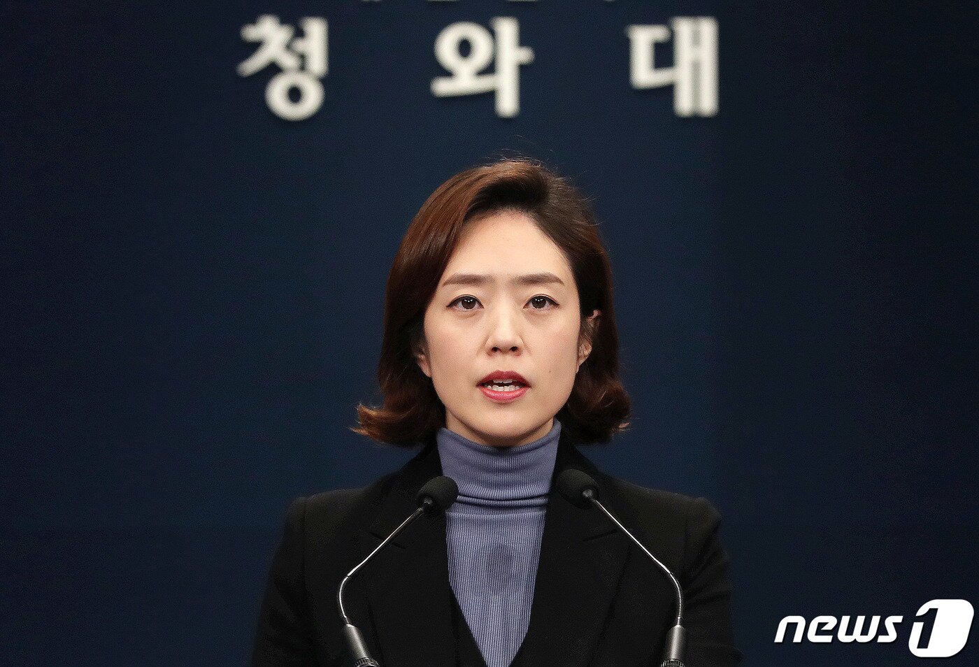 본문 이미지 - 청와대 대변인 시절 고민정 당선인. 뉴스1 ⓒ News1 박세연 기자