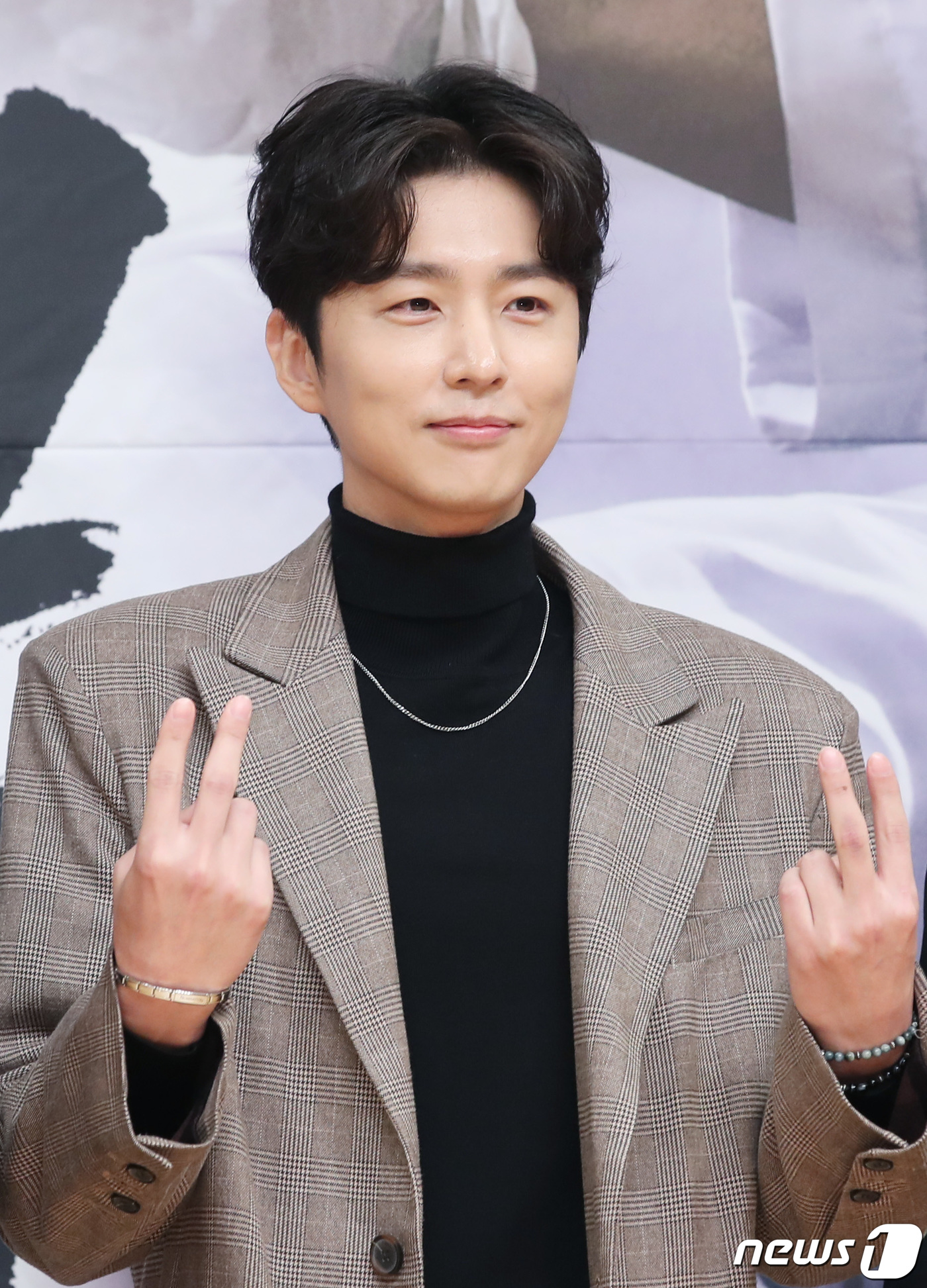 (서울=뉴스1) 권현진 기자 = 배우 신동욱이 6일 오후 서울 SBS 목동에서 열린 SBS 월화드라마 '낭만닥터 김사부2' 제작발표회에 참석해 포즈를 취하고 있다. 2020.1.6 …