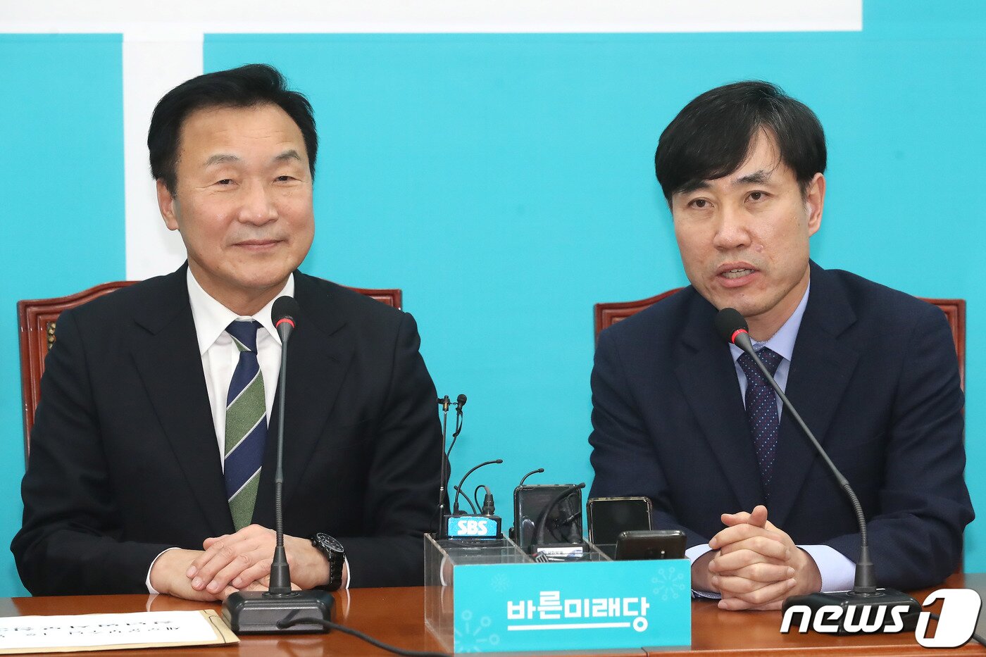 본문 이미지 - 하태경 새로운보수당 책임대표가 7일 오후 서울 여의도 국회에서 손학규 바른미래당 대표를 예방, 인사말을 하고 있다. 2020.1.7/뉴스1 ⓒ News1 임세영 기자
