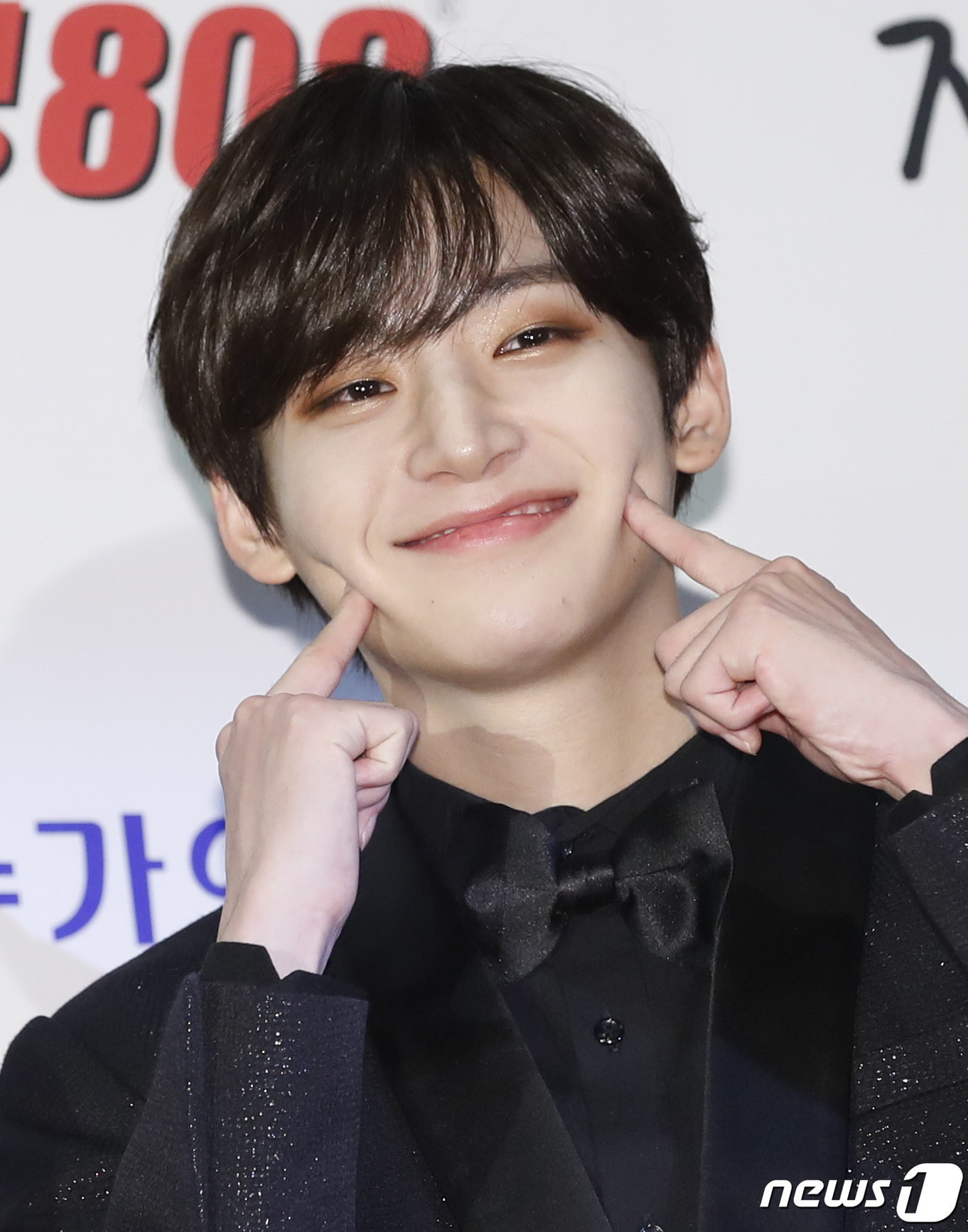 (서울=뉴스1) 권현진 기자 = 크래비티 구정모가 12일 오후 서울 중구 신라호텔에서 열린 ‘2020 올해의 브랜드 대상’ 시상식에 참석해 포즈를 취하고 있다. 2020.10.12 …