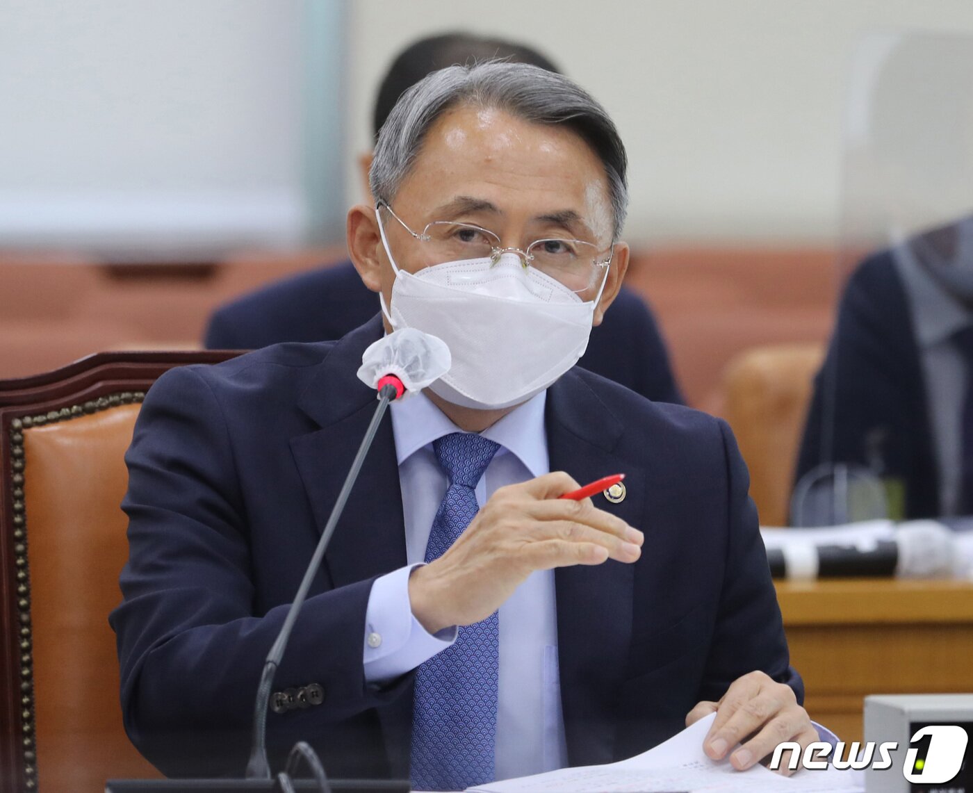 본문 이미지 - 모종화 병무청장이 13일 오전 서울 여의도 국회 국방위원회에서 열린 국정감사에서 의원들의 질의에 답하고 있다. 2020.10.13/뉴스1 ⓒ News1 신웅수 기자