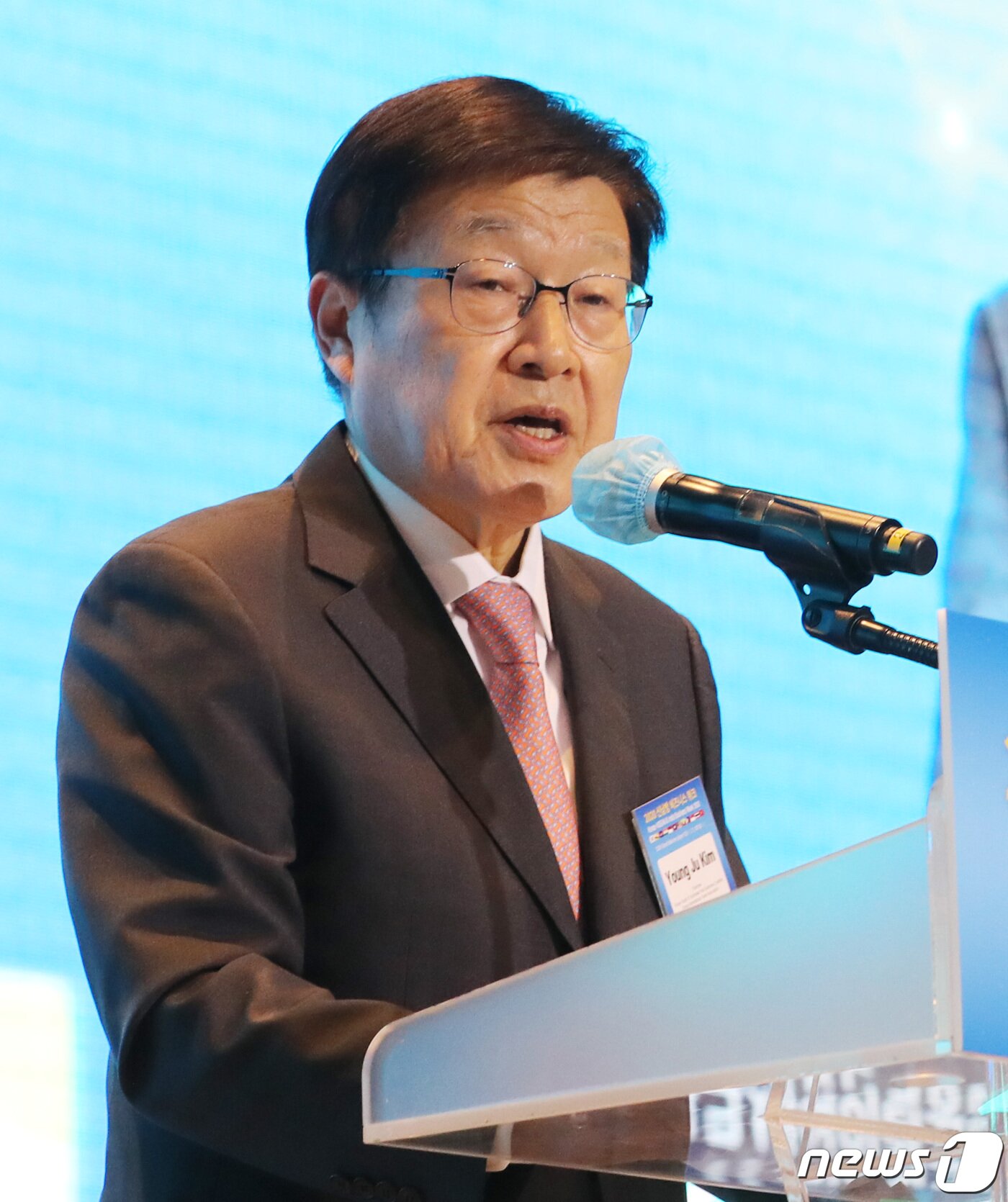 본문 이미지 - 지난 10월13일 서울 코엑스에서 열린 '2020 신남방 비즈니스 위크(Korea-ASEAN & India Business Week 2020)'에서 김영주 신남방비즈니스연합회 회장이 개회사를 하고 있다. 2020.10.13/뉴스1 ⓒ News1 이성철 기자