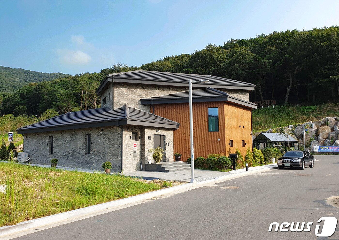 본문 이미지 - 김해건축제상제에서 우수상을 수상한 '트라이앵글 하우스' 전경. ⓒ 뉴스1