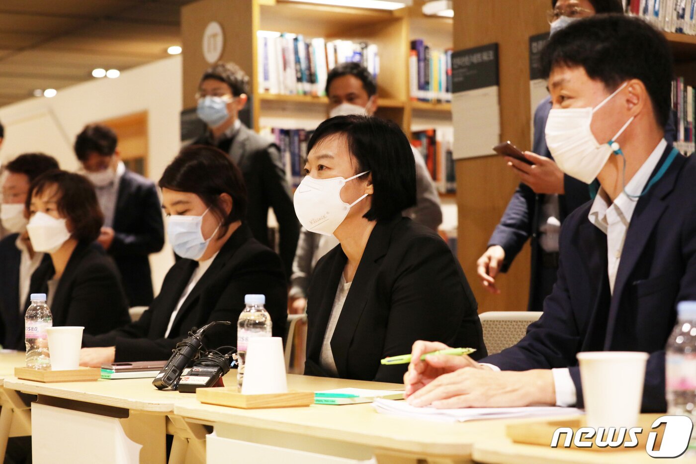 본문 이미지 - 한성숙 네이버 대표가 지난해 10월14일 오전 경기도 성남시 분당구 네이버 본사에서 국민의힘 의원들과의 쇼핑 ·뉴스 검색 알고리즘 조작 의혹에 대한 간담회에 앞서 인사말을 하고 있다. ⓒ News1 조태형 기자