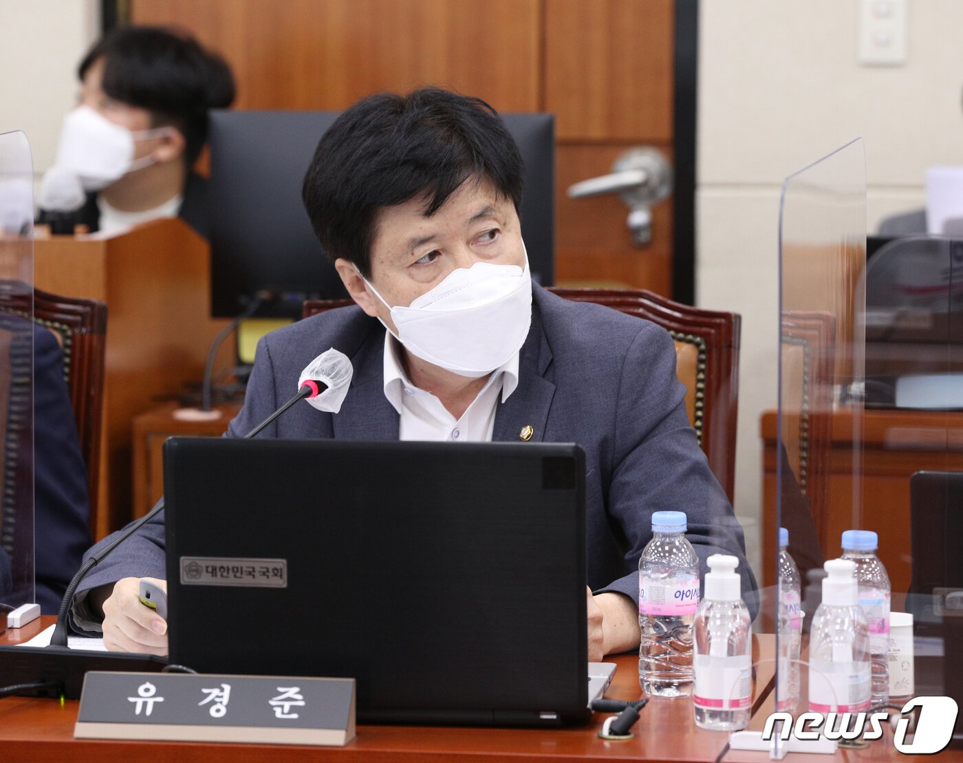 본문 이미지 - 유경준 국민의힘 의원이 14일 오후 서울 여의도 국회에서 열린 기획재정위원회의 관세청·조달청·통계청에 대한 국정감사에서 강신욱 통계청장에게 질의하고 있다. 2020.10.14/뉴스1 ⓒ News1 신웅수 기자