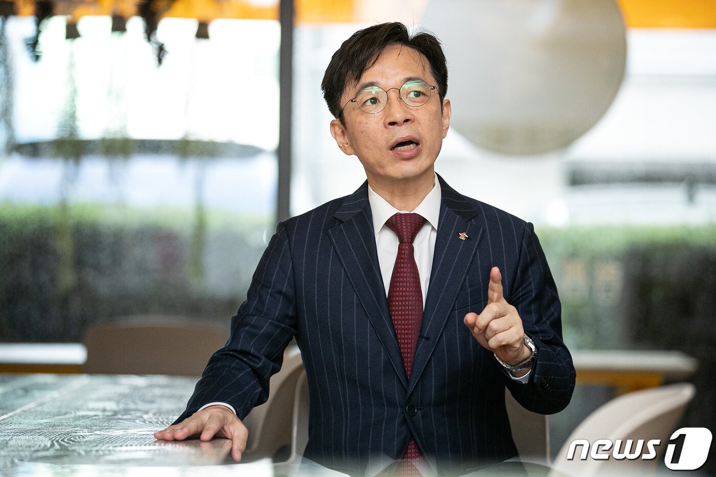 본문 이미지 - 최혁용 대한한의사협회장이 14일 뉴스1과 인터뷰에서 의사국시 사태에 대한 한의계 입장을 밝히고 있다./뉴스1 ⓒ News1 이승배 기자