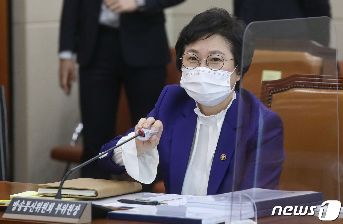본문 이미지 - 김현 방송통신위원회 부위원장이 15일 오전 서울 여의도 국회에서 열린 과학기술정보방송통신위원회의 한국방송공사, 한국교육방송공사에 대한 국정감사에 참석하고 있다. 2020.10.15/뉴스1 ⓒ News1 신웅수 기자