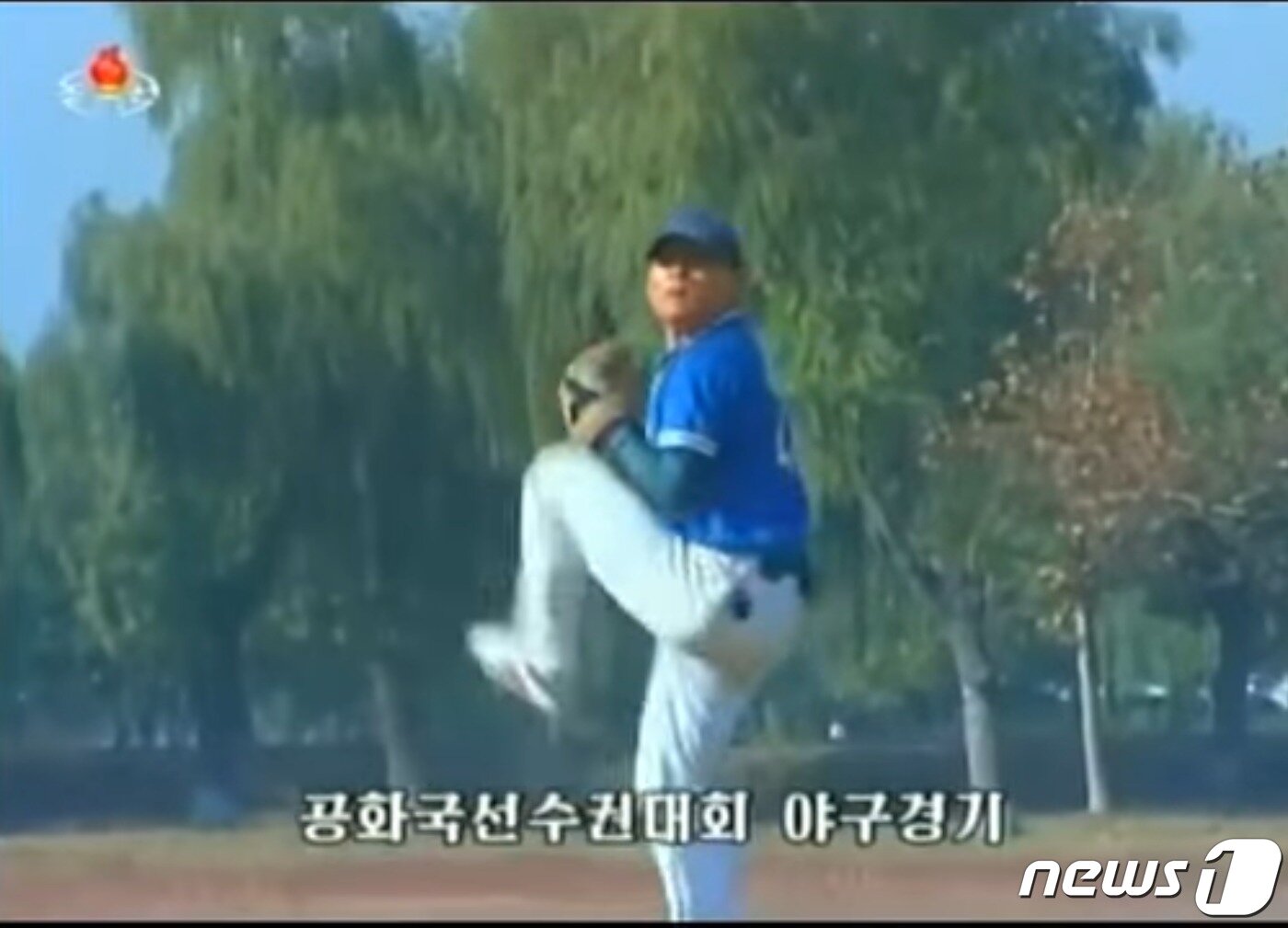 본문 이미지 - 북한 내에서 공화국선수권대회 야구경기가 진행되는 모습. (조선중앙TV 갈무리)ⓒ 뉴스1