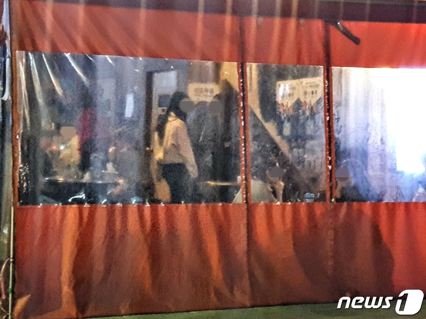 본문 이미지 - 서올 마포구 홍대입구역 인근 술집 모습 ⓒ 뉴스1 황덕현 기자