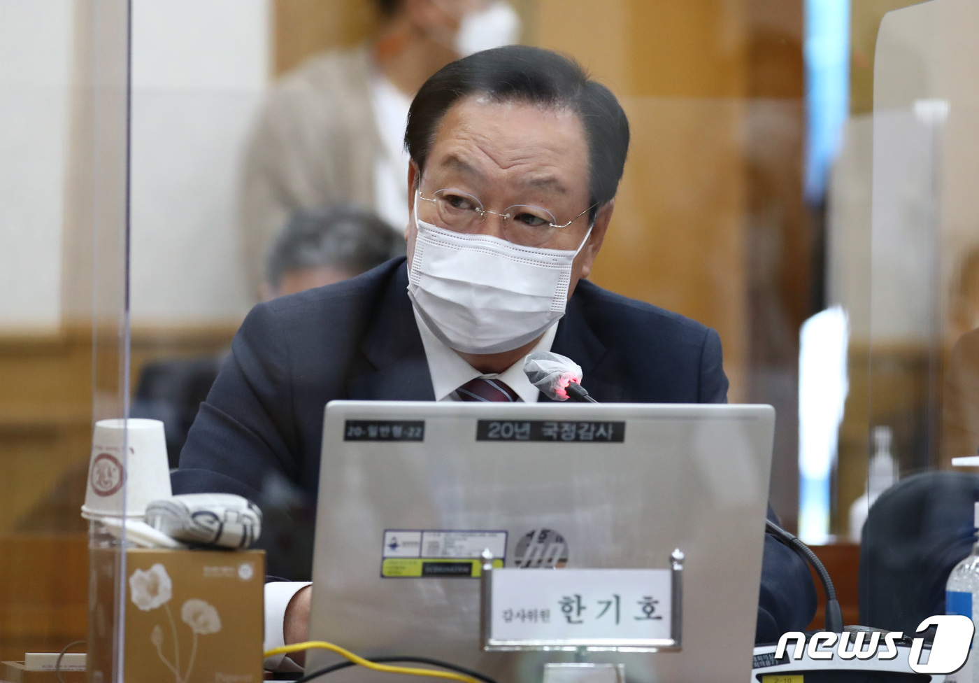 (계룡=뉴스1) 김기태 기자 = 한기호 국민의힘 의원이 16일 오전 충남 계룡대에서 열린 국회 국방위원회 육군본부에 대한 국정감사에서 의사진행발언을 하고 있다. 2020.10.16 …