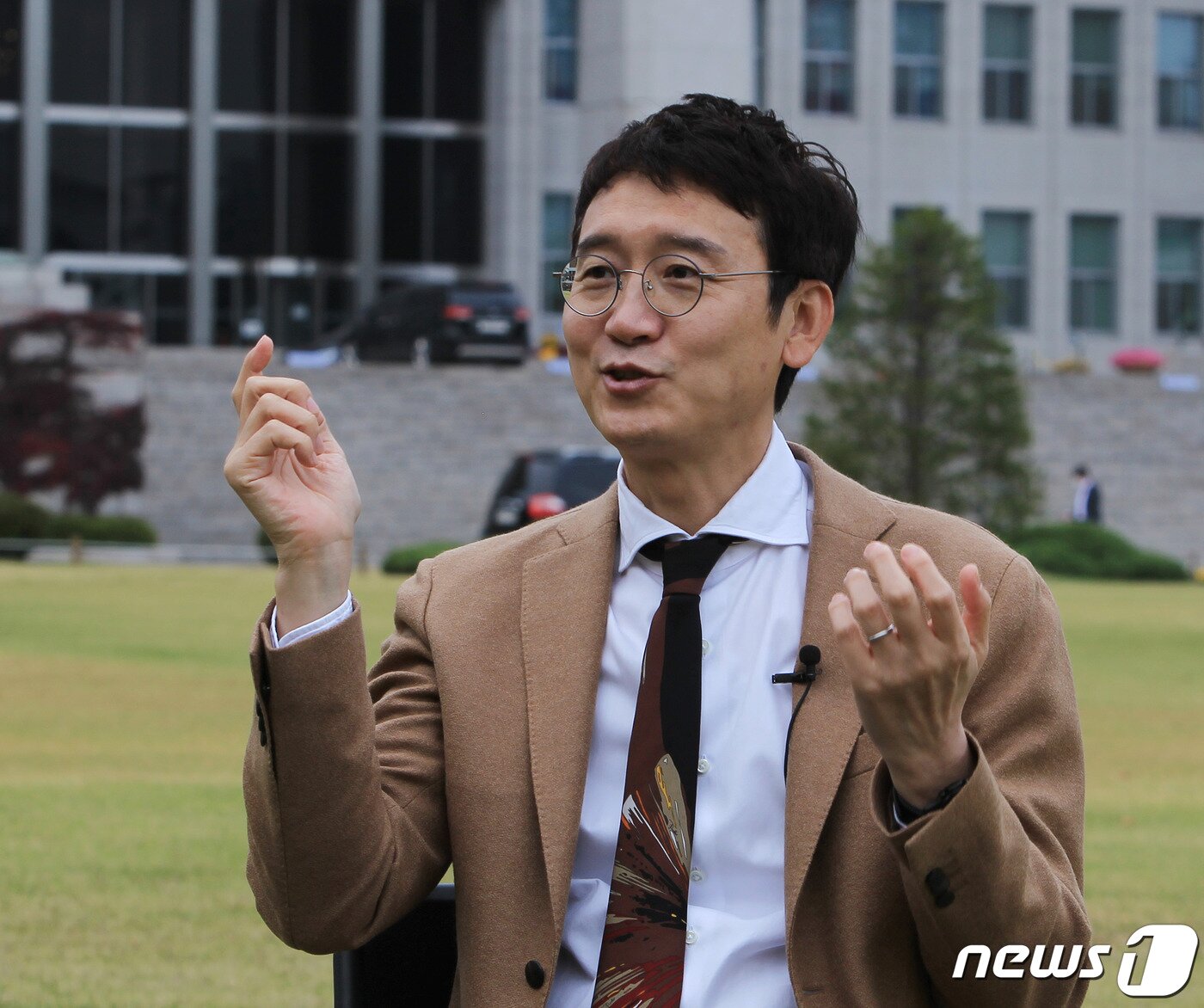 본문 이미지 - 김웅 의원이 뉴스1과 인터뷰를 하고 있다.ⓒ 뉴스1 이길우 객원대기자