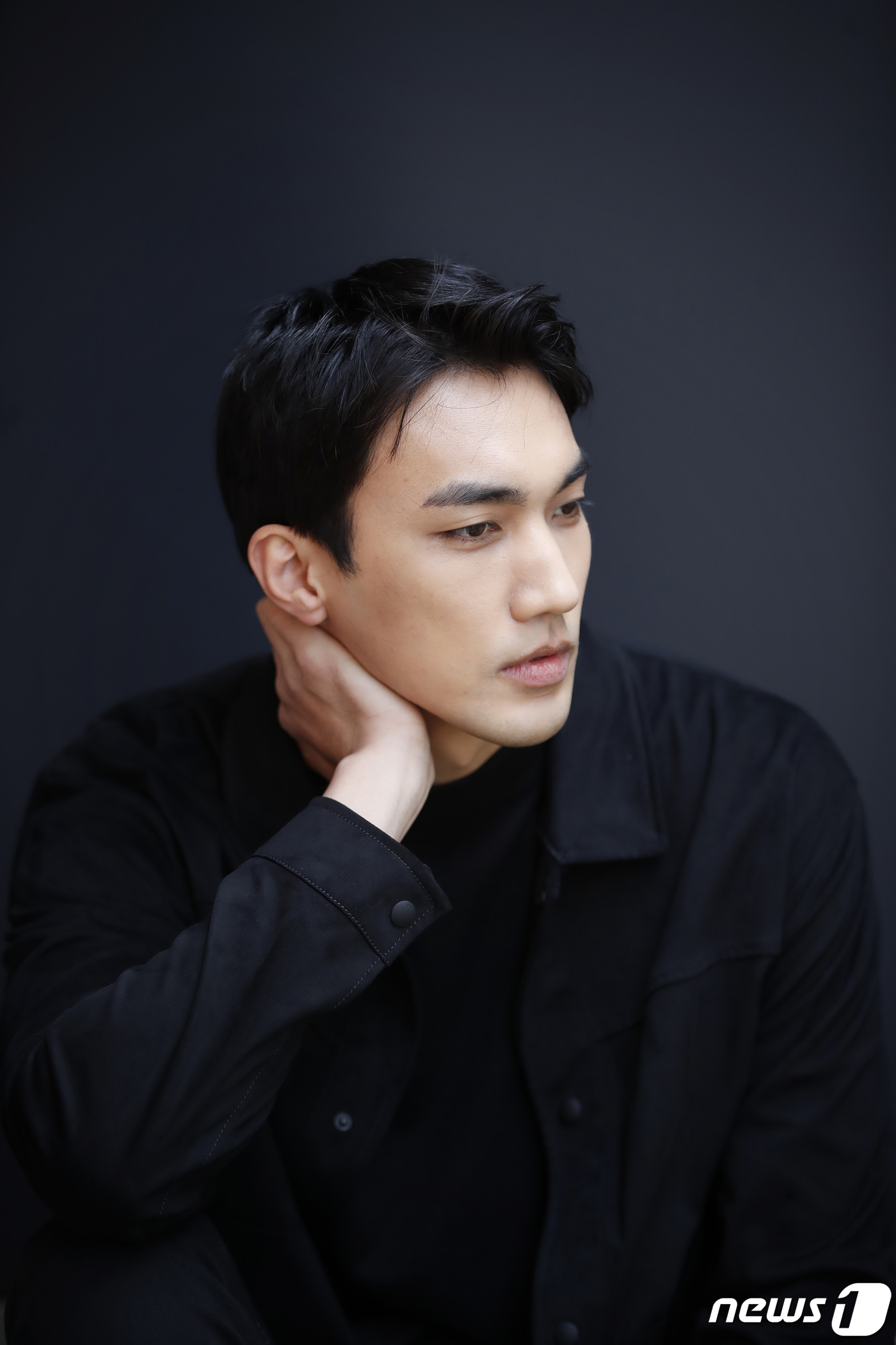 (서울=뉴스1) 권현진 기자 = '아름다운 남자, 시벨롬(si bel homme)' 김한수가 지난 14일 서울 종로구 삼청동 카페에서 열린 뉴스1과의 인터뷰에 앞서 포즈를 취하고 …