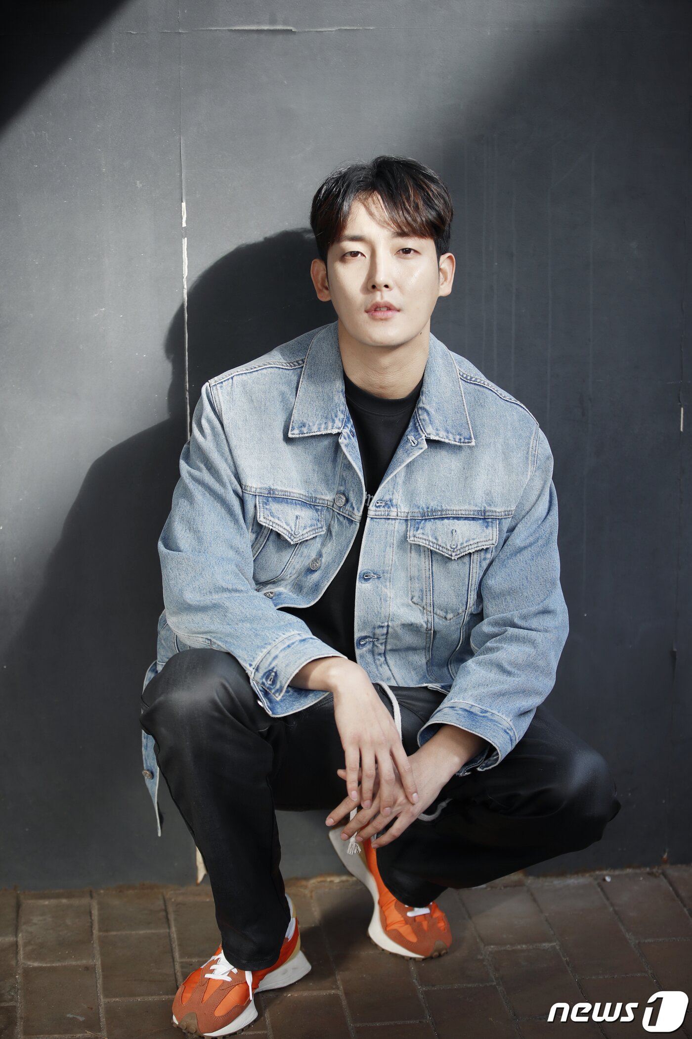 본문 이미지 - 서울 종로구 삼청동 카페. '아름다운 남자, 시벨롬(si bel homme)' 박형근 인터뷰. /뉴스1 ⓒ News1