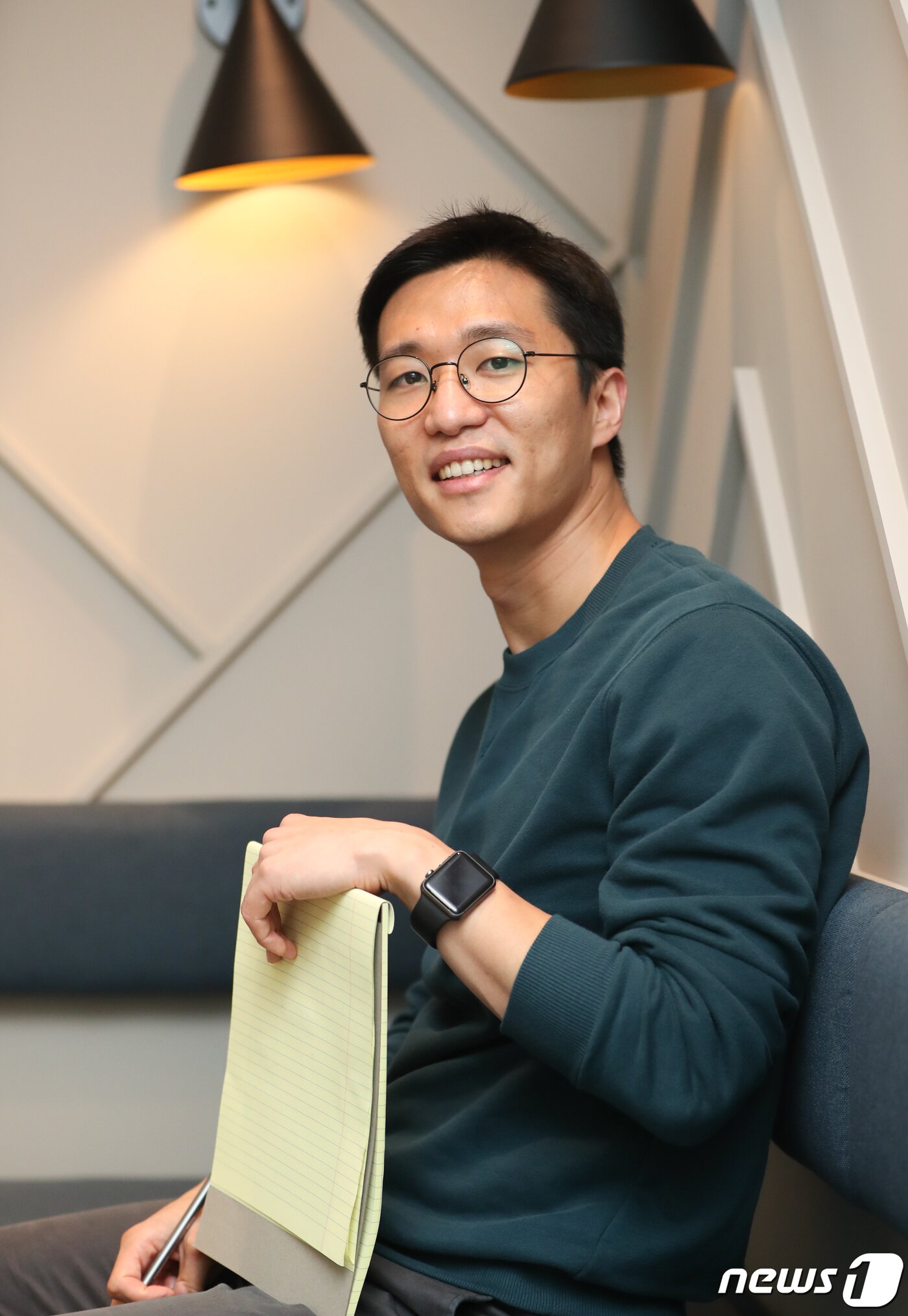 본문 이미지 - 이범규 팀스파르타 대표가 19일 서울 강남구 스파크플러스 강남3호점에서 인터뷰를 하기 앞서 포즈를 취하고 있다. 2020.10.19/뉴스1 ⓒ News1 허경 기자