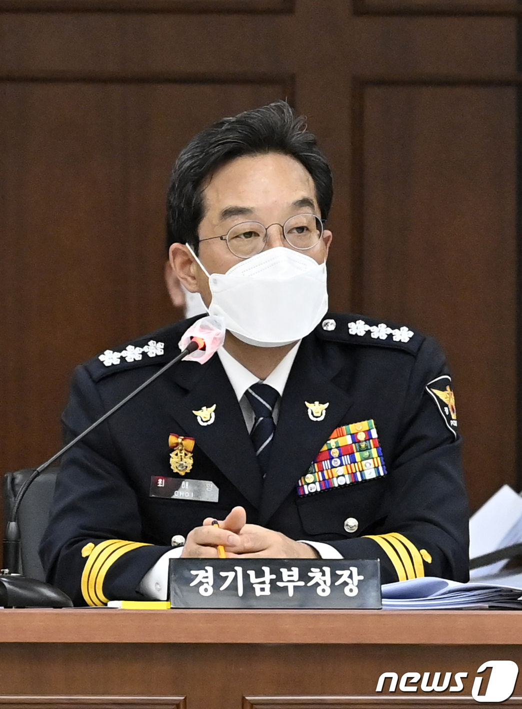 (수원=뉴스1) 사진공동취재단 = 최해영 경기남부지방경찰청장이 19일 오후 경기도 수원시 장안구 경기남부지방경찰청에서 열린 국회 행정안전위원회의 경기남부지방경찰청·경기북부지방경찰청 …