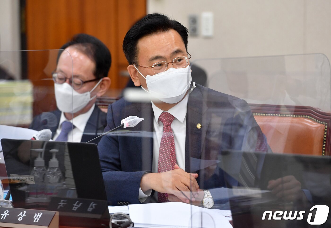 본문 이미지 - 유상범 국민의힘 의원이 20일 서울 여의도 국회에서 열린 법제사법위원회의 서울고법·수원고법과 산하 법원들에 대한 국정감사에서 질의하고 있다. 2020.10.20/뉴스1 ⓒ News1 성동훈 기자
