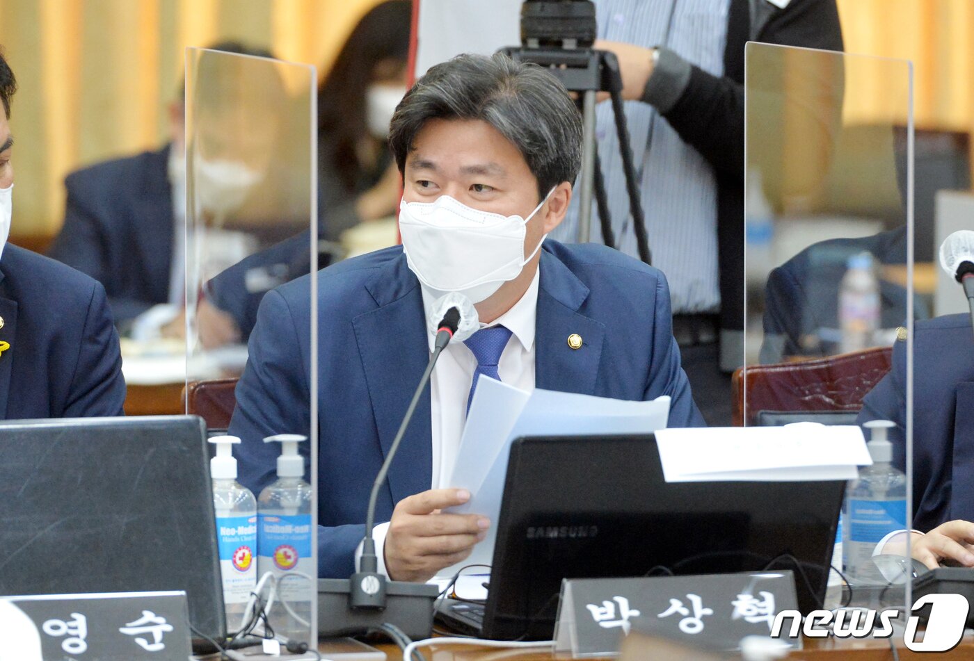 본문 이미지 - 박상혁 더불어민주당 의원이 20일 경기도 수원시 팔달구 경기도청에서 열린 국회 국토교통위원회의 경기도에 대한 국정감사에서 질의하고 있다. 2020.10.20/뉴스1 ⓒ News1 사진공동취재단