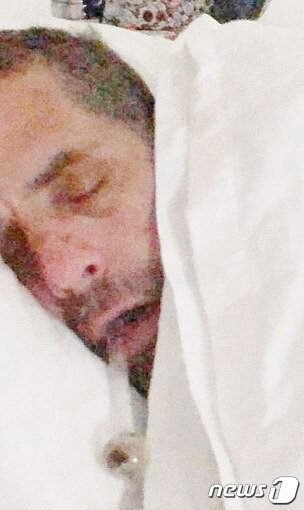 본문 이미지 - 유출 영상중 대마 파이프를 물고있는 헌터 바이든 ⓒ 뉴스1