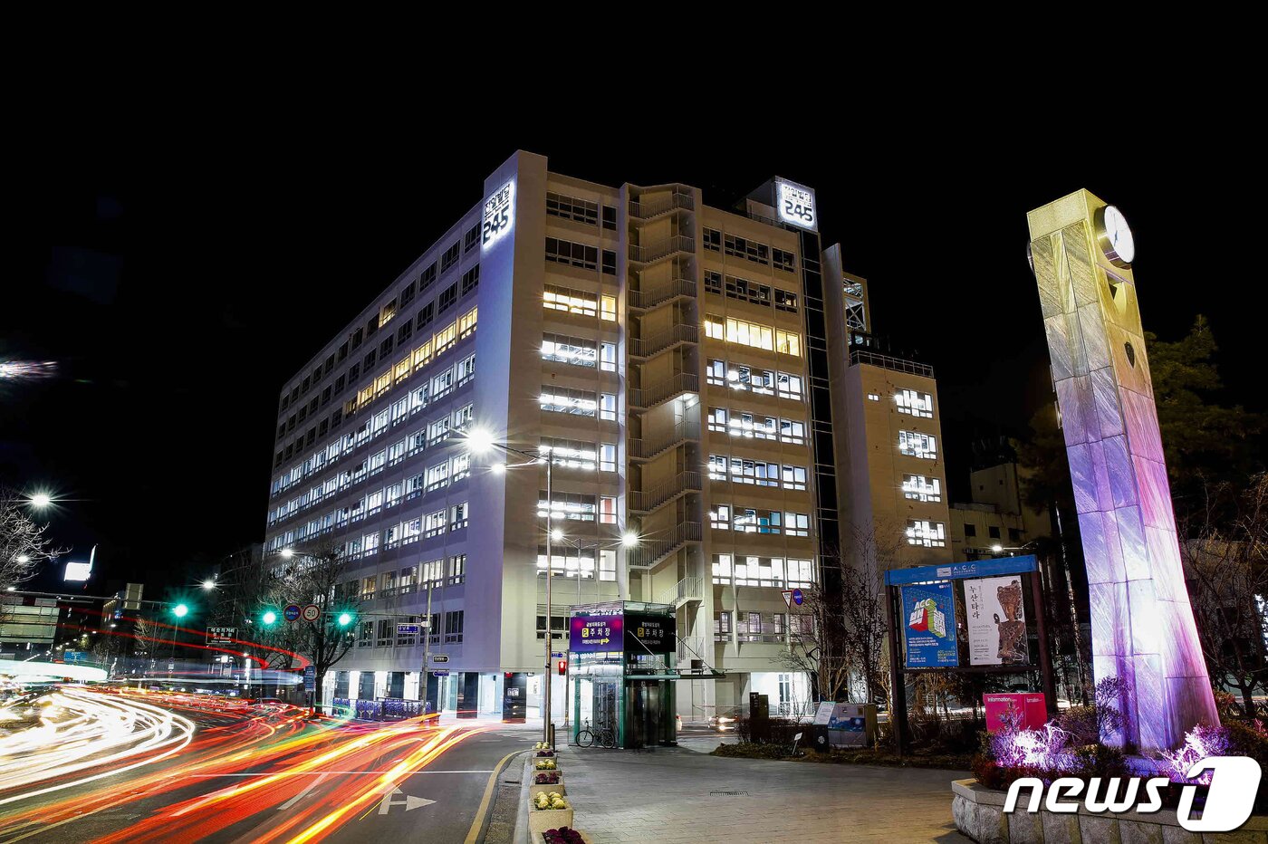 본문 이미지 - 문화체육관광부와 한국관광공사가 '숨은 관광지'로 선정한 전일빌딩245 전경.(광주시 제공)/뉴스1 ⓒ News1