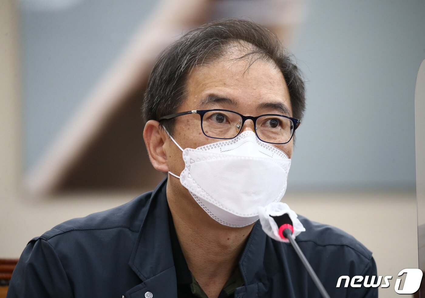 본문 이미지 - 경북대 실험실 폭발 피해자 아버지가 22일 국회에서 열린 과학기술정보방송통신위원회 국정감사에 출석해 피해 대책과 관련해 발언하고 있다. 2020.10.22/뉴스1 ⓒ News1 성동훈 기자