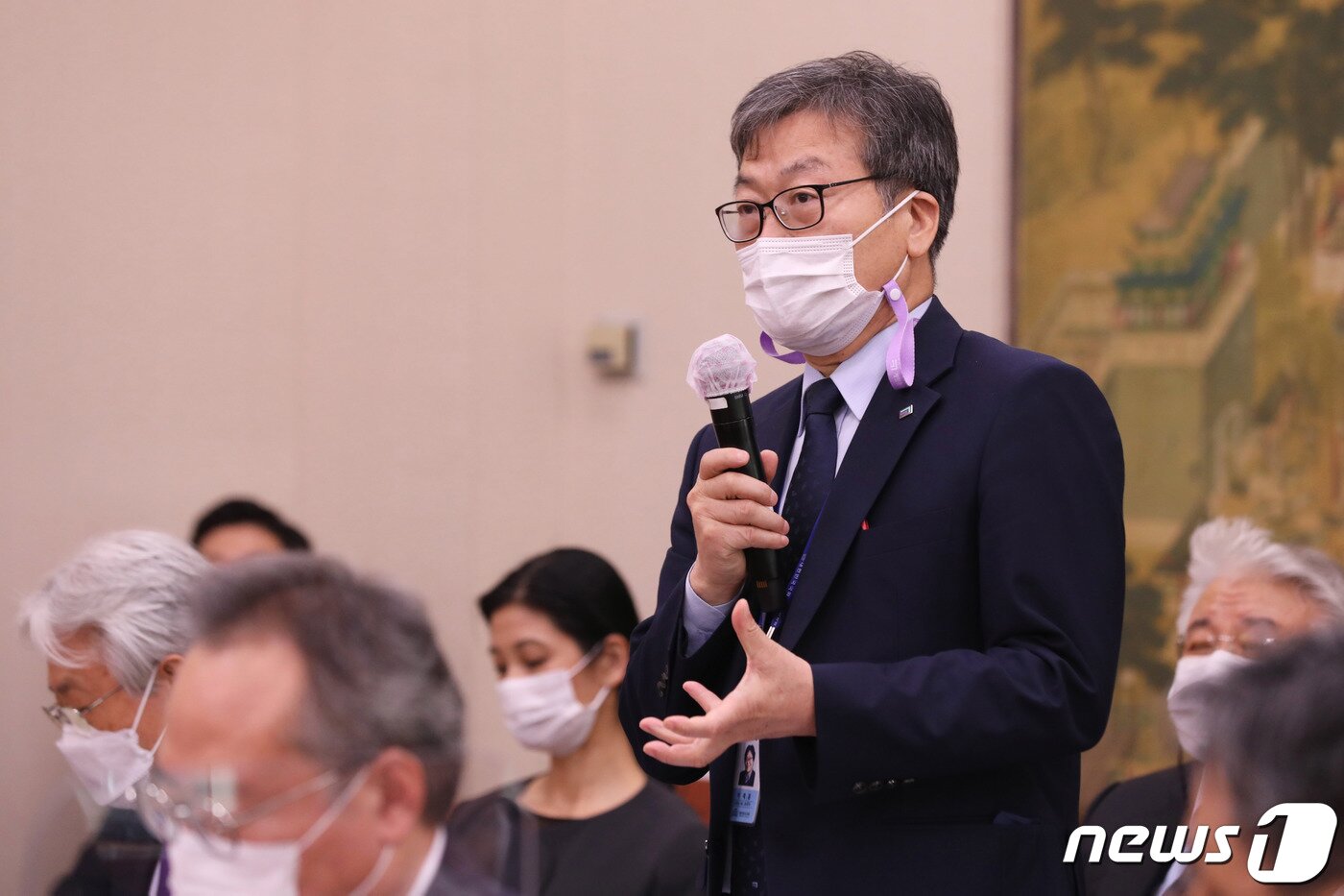 본문 이미지 - 이재홍 게임물관리위원회 위원장이 22일 서울 여의도 국회에서 열린 문화체육관광위원회의 한국콘텐츠진흥원, 영화진흥위원회 등에 대한 국정감사에서 의원 질의에 답변하고 있다. 2020.10.22/뉴스1 ⓒ News1 성동훈 기자